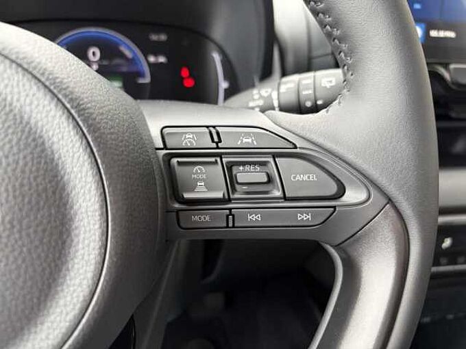 Toyota Yaris Style - 1.5 Hybrid - Navi, KEYLESS, SHZ.