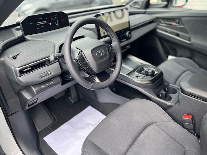 Toyota C-HR + Plus Lounge 4x4 - 77kwh - JBL, Pano., 360&deg; Kam., ...