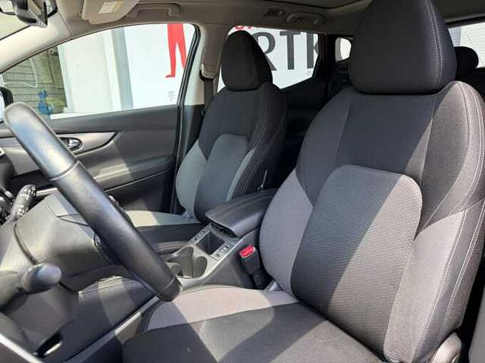 Nissan Qashqai 4x4 Acenta + 1.7 dCi - AHK, Navi, Pano, LED