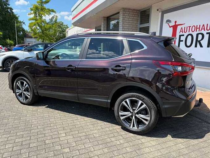 Nissan Qashqai 4x4 Acenta + 1.7 dCi - AHK, Navi, Pano, LED