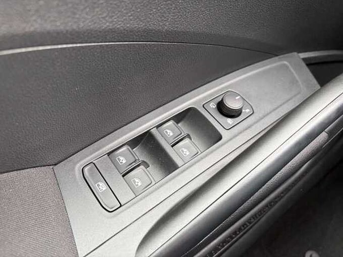 SKODA Fabia 1.0 TSI Young Edt. - SHZ, LED, BT, ...
