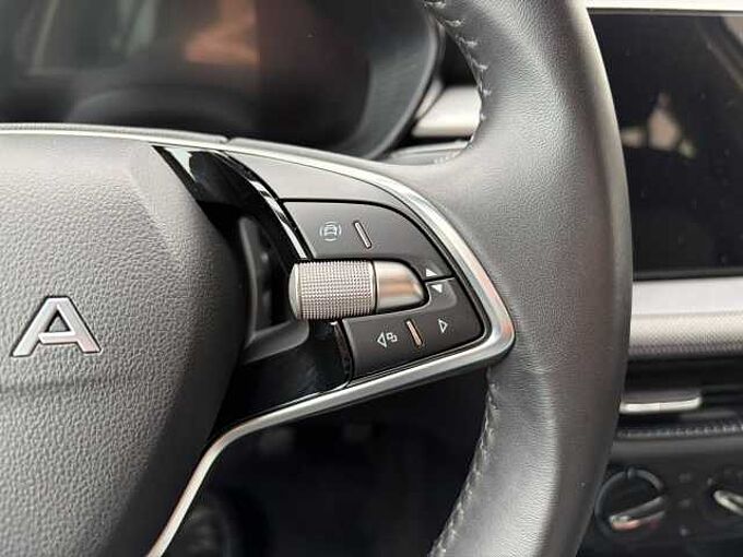 SKODA Fabia 1.0 TSI Young Edt. - SHZ, LED, BT, ...
