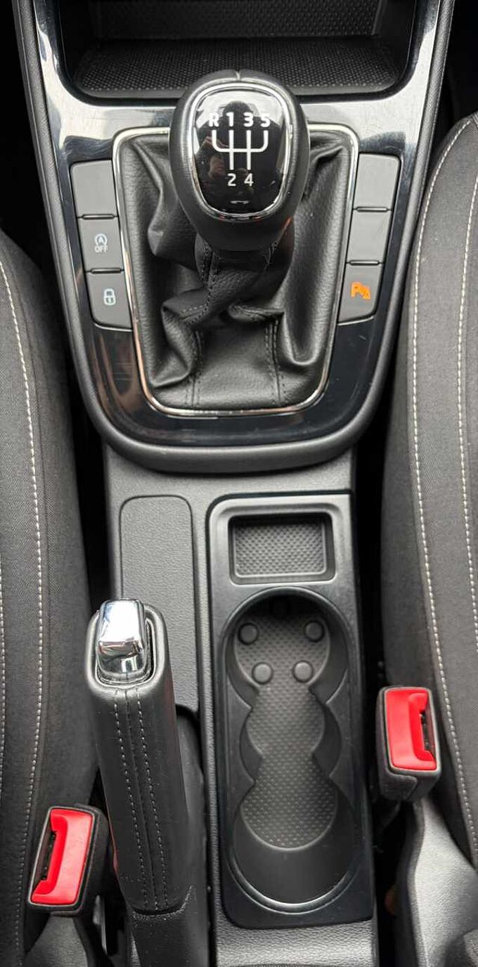 SKODA Fabia 1.0 TSI Young Edt. - SHZ, LED, BT, ...
