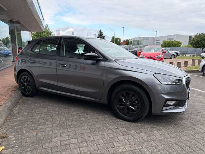 SKODA Fabia 1.0 TSI Young Edt. - SHZ, LED, BT, ...