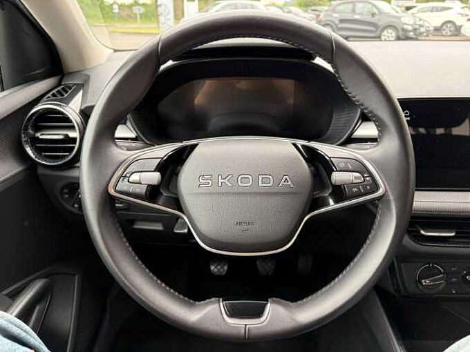 SKODA Fabia 1.0 TSI Young Edt. - SHZ, LED, BT, ...