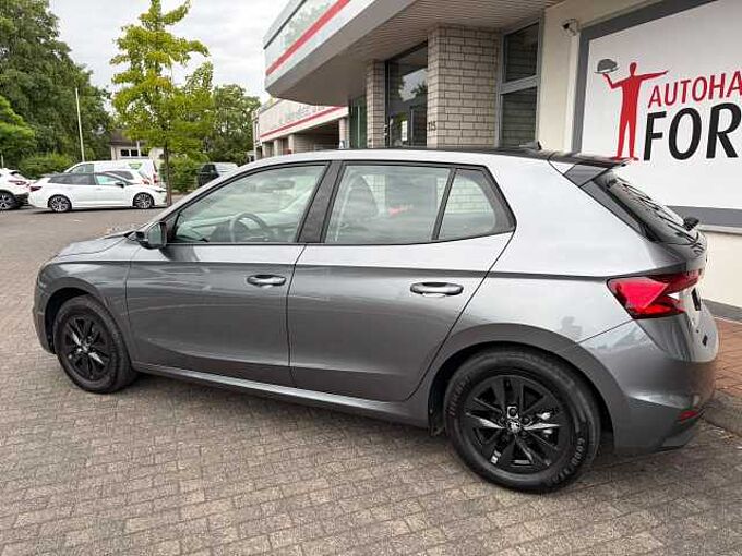 SKODA Fabia 1.0 TSI Young Edt. - SHZ, LED, BT, ...