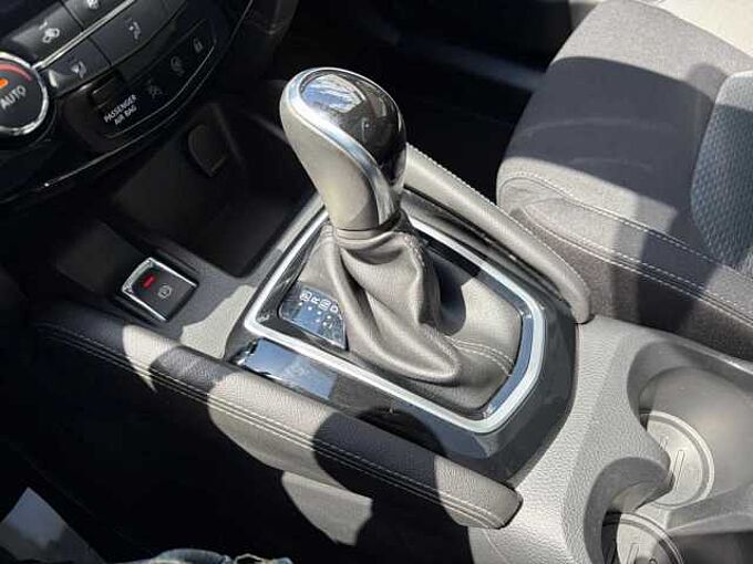 Nissan Qashqai 4x4 Acenta + 1.7 dCi - AHK, Navi, Pano, LED