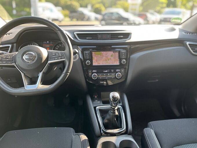 Nissan Qashqai 1.3 DIG-T ZAMA - Navi, Pano, LED, PDC, SZ