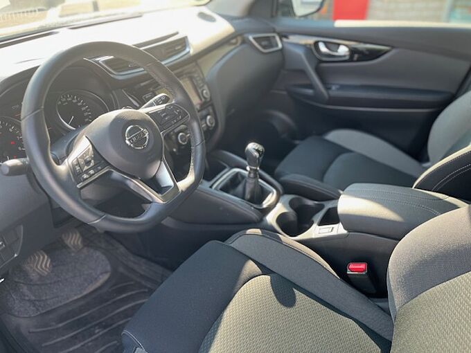 Nissan Qashqai 1.3 DIG-T ZAMA - Navi, Pano, LED, PDC, SZ