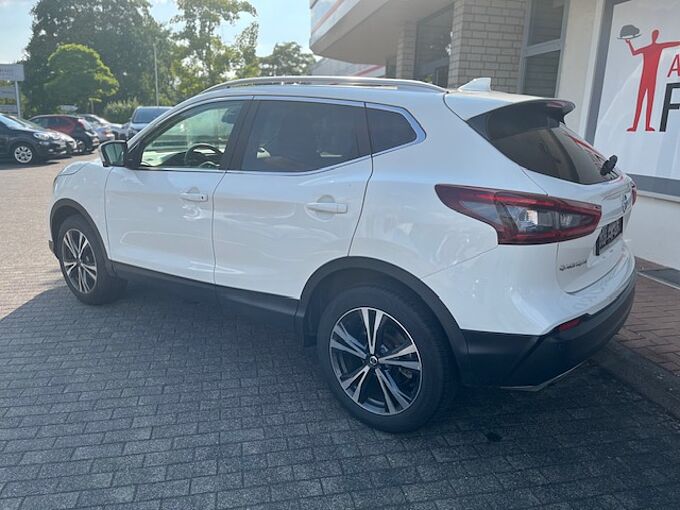 Nissan Qashqai 1.3 DIG-T ZAMA - Navi, Pano, LED, PDC, SZ