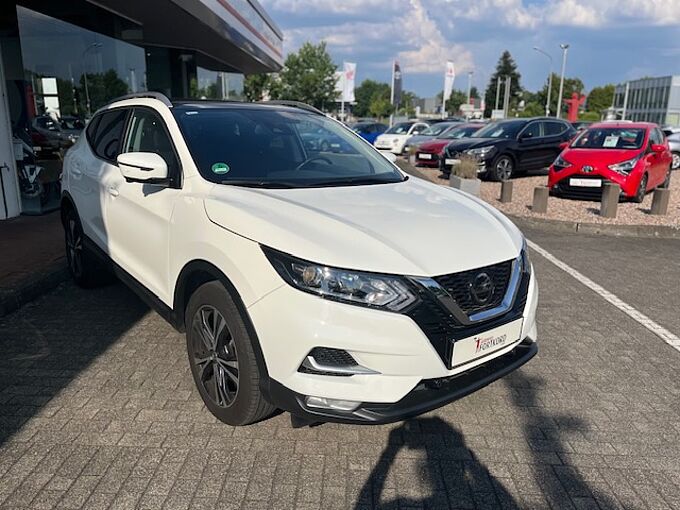 Nissan Qashqai 1.3 DIG-T ZAMA - Navi, Pano, LED, PDC, SZ