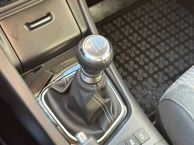 Toyota Auris 1.2 Turbo Team Deutschland - Keyfree, CAM, SHZ, BT ... -