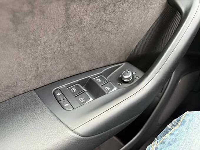 Audi Q3 2.0 TDI quattro S Line - Navi, LED, AHK, SZ, elektr. Klappe