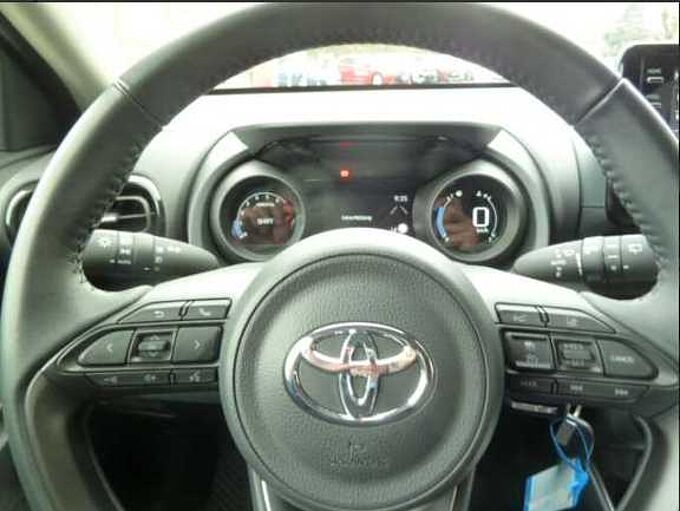 Toyota Yaris 1.5 Comfort - Navi, SHZ, LED, Kam. ... sehr gepflegt !