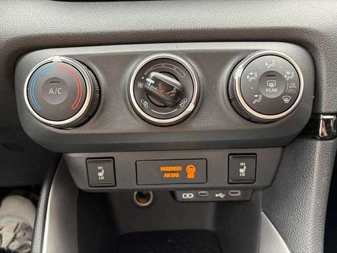 Toyota Yaris 1.5 Comfort - Navi, SHZ, LED, Kam. ... sehr gepflegt !