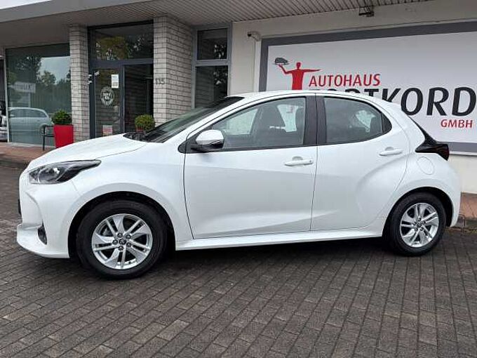 Toyota Yaris 1.5 Comfort - Navi, SHZ, LED, Kam. ... sehr gepflegt !