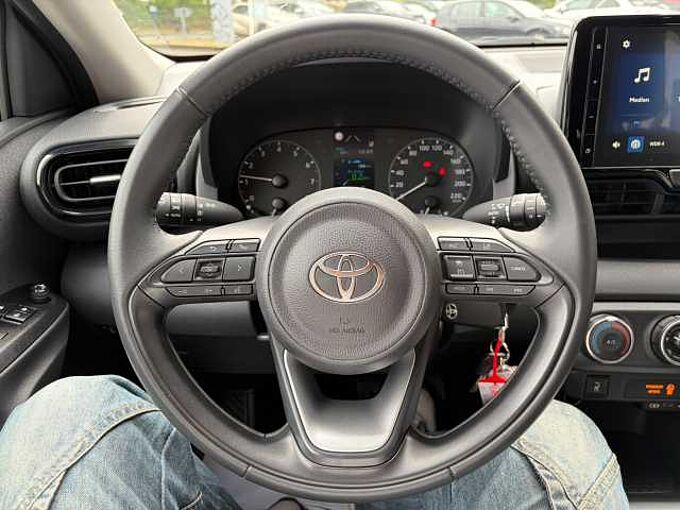 Toyota Yaris 1.5 Comfort - Navi, SHZ, LED, Kam. ... sehr gepflegt !
