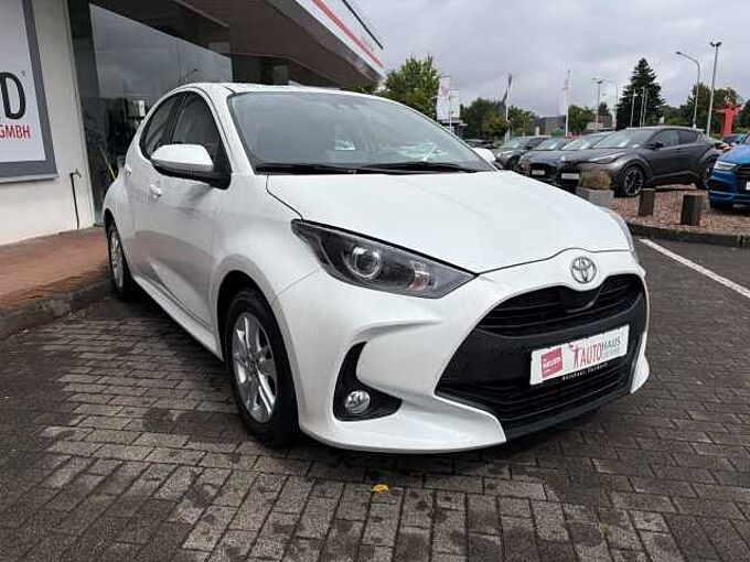 Toyota Yaris 1.5 Comfort - Navi, SHZ, LED, Kam. ... sehr gepflegt !