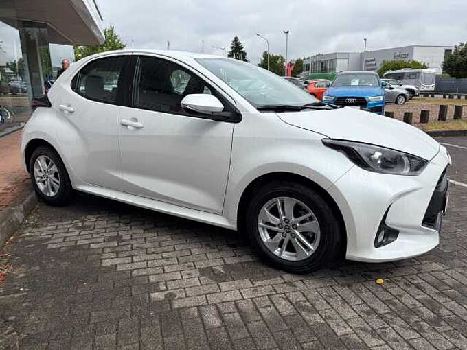Toyota Yaris 1.5 Comfort - Navi, SHZ, LED, Kam. ... sehr gepflegt !