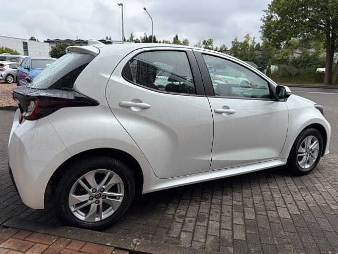 Toyota Yaris 1.5 Comfort - Navi, SHZ, LED, Kam. ... sehr gepflegt !