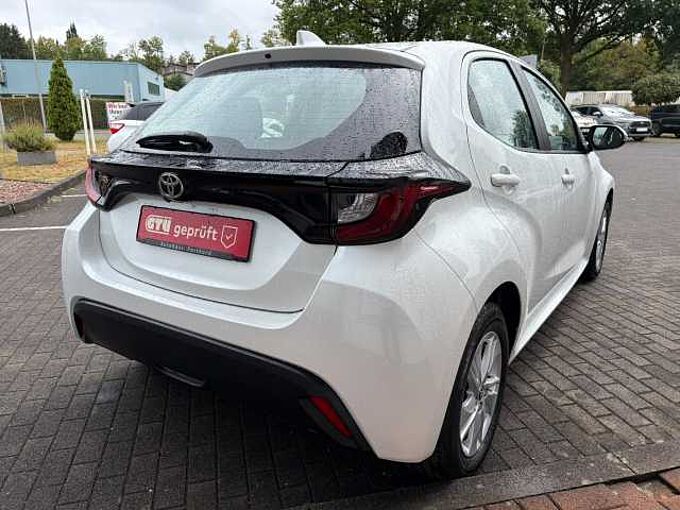 Toyota Yaris 1.5 Comfort - Navi, SHZ, LED, Kam. ... sehr gepflegt !