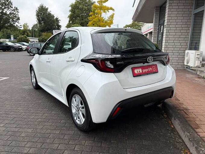 Toyota Yaris 1.5 Comfort - Navi, SHZ, LED, Kam. ... sehr gepflegt !