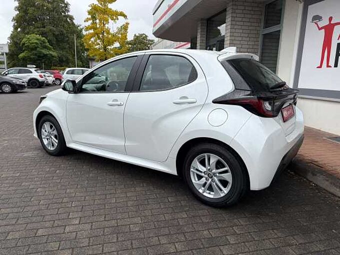 Toyota Yaris 1.5 Comfort - Navi, SHZ, LED, Kam. ... sehr gepflegt !