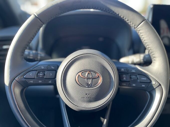 Toyota Yaris Cross Style 'Teamplayer' 1.5 Hybrid - Navi, LED, SZ, LH, Alu