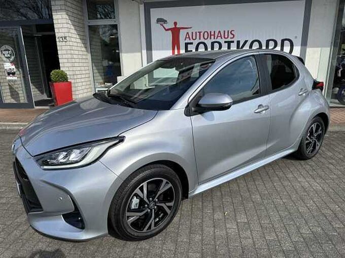 Toyota Yaris Style 1.5 Hybrid - NAVI, PDC, SHZ, LED ...