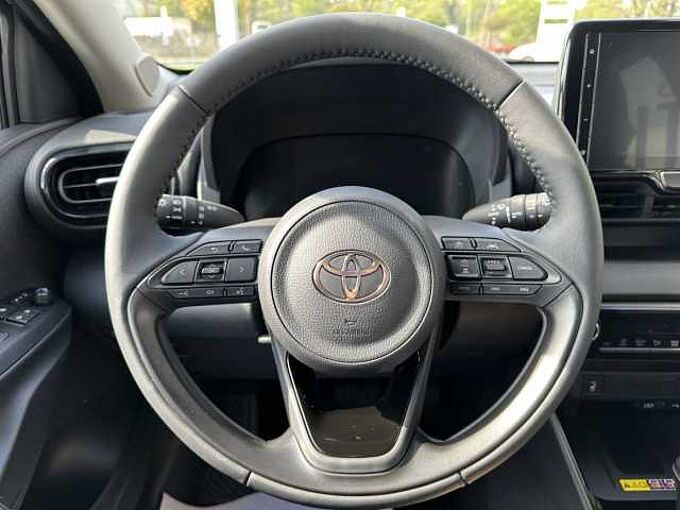 Toyota Yaris Style 1.5 Hybrid - NAVI, PDC, SHZ, LED ...