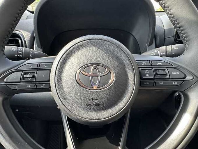 Toyota Yaris Style 1.5 Hybrid - NAVI, PDC, SHZ, LED ...