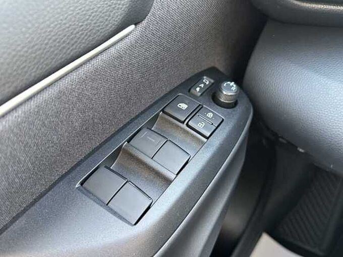 Toyota Yaris Style 1.5 Hybrid - NAVI, PDC, SHZ, LED ...