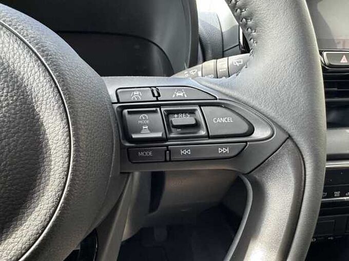Toyota Yaris Style 1.5 Hybrid - NAVI, PDC, SHZ, LED ...