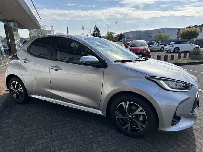 Toyota Yaris Style 1.5 Hybrid - NAVI, PDC, SHZ, LED ...