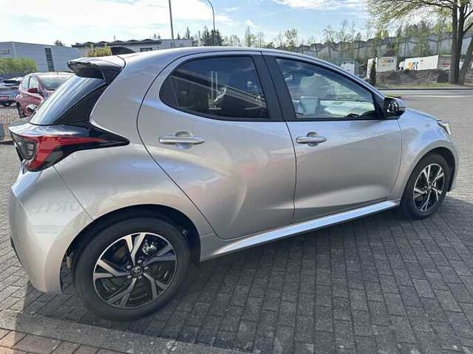 Toyota Yaris Style 1.5 Hybrid - NAVI, PDC, SHZ, LED ...