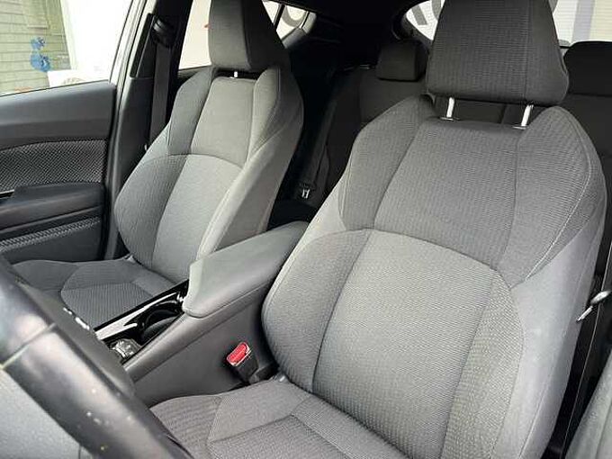Toyota C-HR 1.8 Hybrid Team D - IPS, LED, LH+SH, PDC, ...