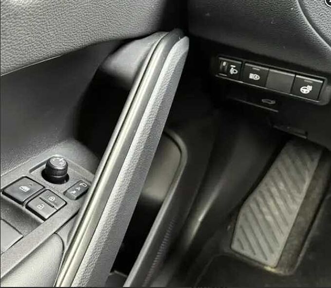 Toyota Corolla Cross 2.0 Hybrid GR Sport - Navi, SHZ, LHZ, LED ...