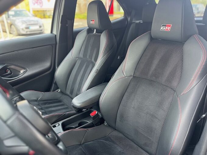 Toyota Yaris Cross 1.5 Hybrid GR Sport - HEAD., elektr. Heckkl., LED ...