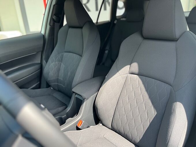 Toyota Corolla Cross 1.8 Hybrid Style - Allwetter, NAVI, LHZ, LED, PDC, SZ