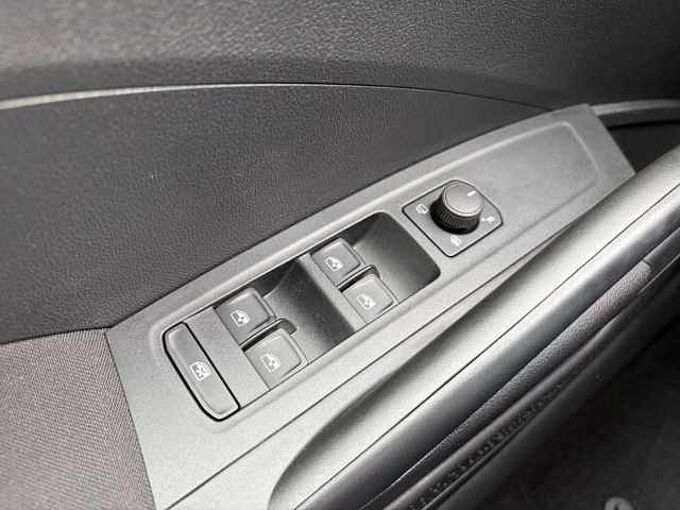 SKODA Fabia 1.0 TSI Young Edt. - SHZ, LED, BT, ...