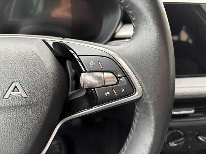 SKODA Fabia 1.0 TSI Young Edt. - SHZ, LED, BT, ...
