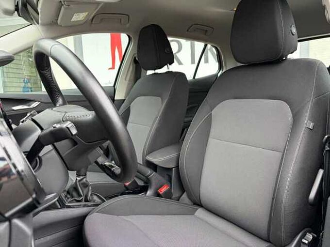 SKODA Fabia 1.0 TSI Young Edt. - SHZ, LED, BT, ...