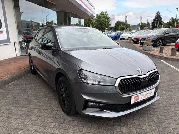 SKODA Fabia 1.0 TSI Young Edt. - SHZ, LED, BT, ...
