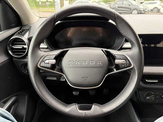SKODA Fabia 1.0 TSI Young Edt. - SHZ, LED, BT, ...