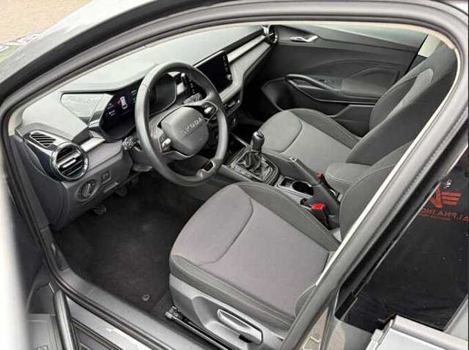 SKODA Fabia 1.0 TSI Young Edt. - SHZ, LED, BT, ...