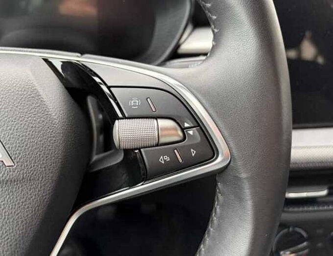 SKODA Fabia 1.0 TSI Young Edt. - SHZ, LED, BT, ...