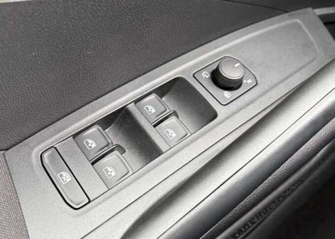 SKODA Fabia 1.0 TSI Young Edt. - SHZ, LED, BT, ...