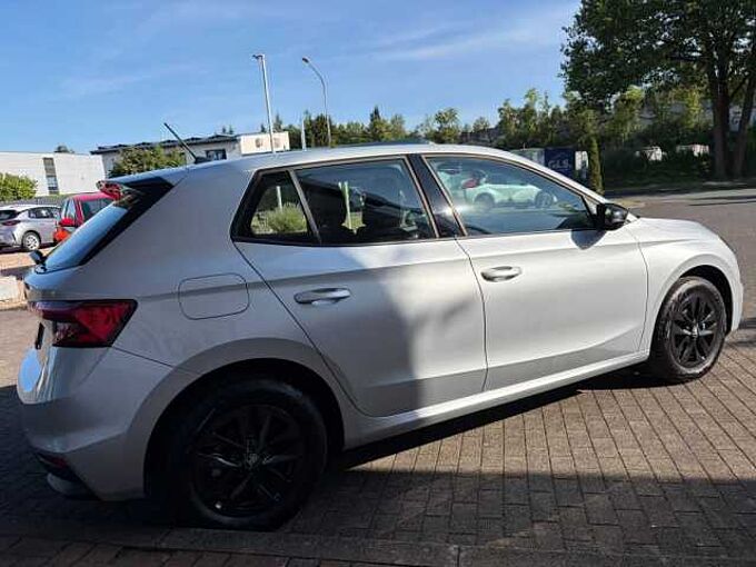 SKODA Fabia 1.0 TSI Young Edt. - SHZ, LED, BT, ...