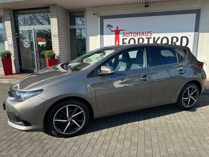 Toyota Auris 1.2 Turbo Team Deutschland - Keyfree, CAM, SHZ, BT ... -