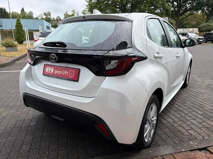 Toyota Yaris 1.5 Comfort - Navi, SHZ, LED, Kam. ... sehr gepflegt !